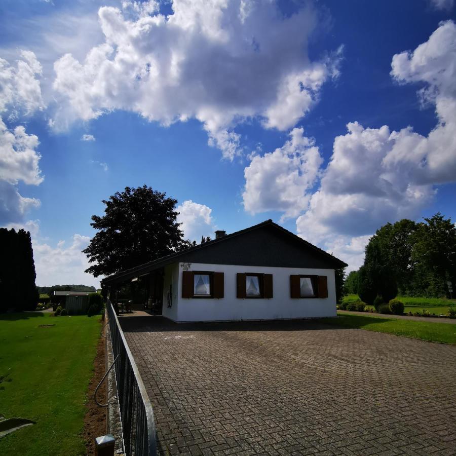 BB19 Eifel-Ferienhaus am Moseltal mit Saunahaus Beuren  Exterior foto